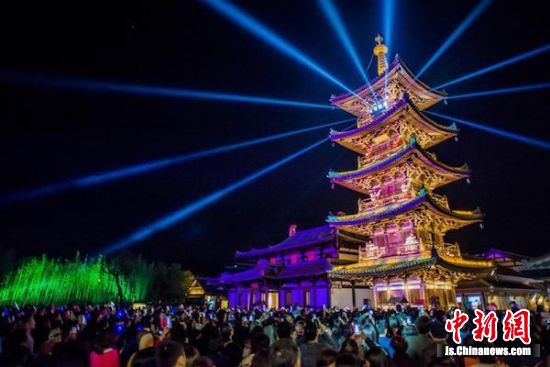该集团旗下灵山胜境,禅意小镇·拈花湾两大景区蓄势待发,将在新春佳节