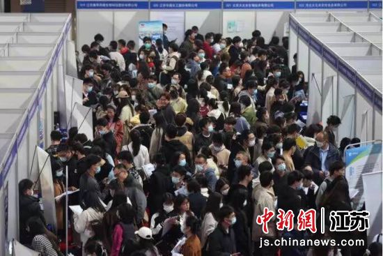 江苏省农林生物类暨南京农业大学2023年毕业生专场招聘会举行。中新社记者 泱波 摄