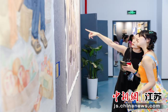 本次毕业展览作品涉及中国画、油画、漆画、书法、产品设计、服装服饰设计、综合材料绘画等，共有220名本科生(其中包含71名听障大学生)的251组作品。南京特殊教育师范学院供图
