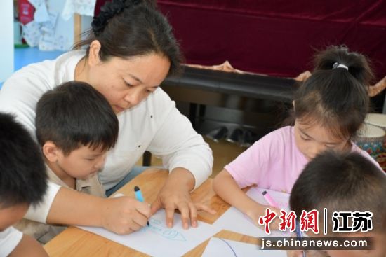 “航天梦想绘”主题实践课堂。环城街道 供图 “航天梦想绘”主题实践课堂。环城街道 供图