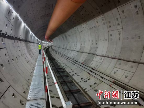 图为成型的隧道。中铁一局 供图 图为成型的隧道。中铁一局 供图