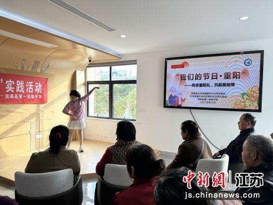 “传承重阳礼,共叙桑榆情”主题活动。2、志愿者为老人理发。东坎街道 供图 “传承重阳礼,共叙桑榆情”主题活动。2、志愿者为老人理发。东坎街道 供图