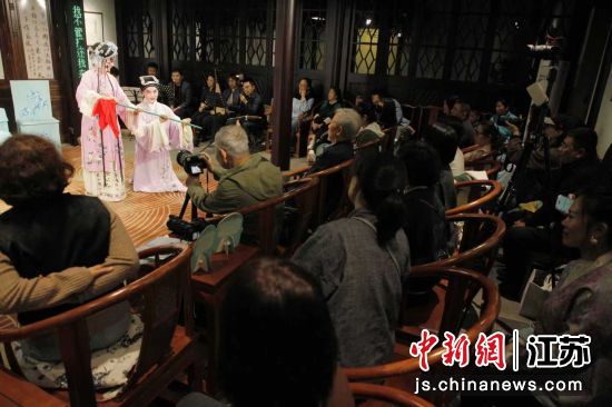 重阳雅集活动现场。 徐慧芳 摄 重阳雅集活动现场。 徐慧芳 摄