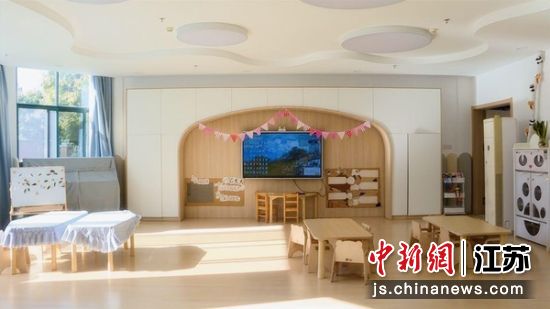 盐都区托育综合服务指导中心内温馨的环境透着对婴幼儿的细致关怀。 商林生 摄 盐都区托育综合服务指导中心内温馨的环境透着对婴幼儿的细致关怀。 商林生 摄