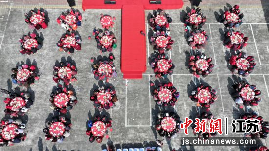 “千叟宴”开席。唐献军 摄 “千叟宴”开席。唐献军 摄