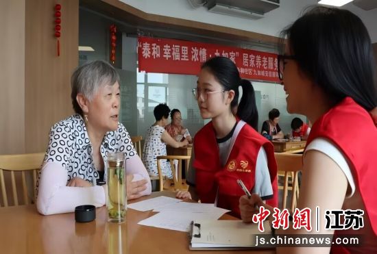 泰和社区“青老对话”活动现场。沈雪波 摄 泰和社区“青老对话”活动现场。沈雪波 摄