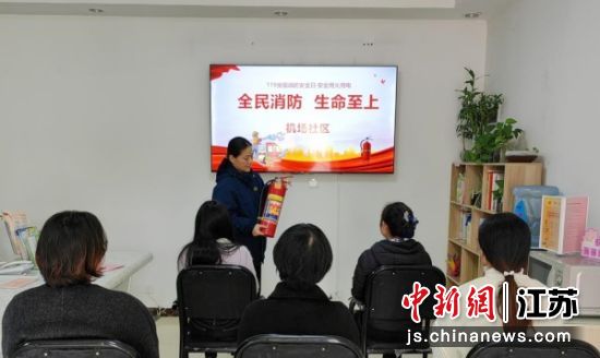 消防技能培训现场。 机场社区 供图 消防技能培训现场。 机场社区 供图