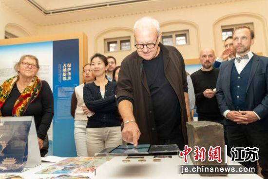 展览现场。“南京周”组委会供图 展览现场。“南京周”组委会供图