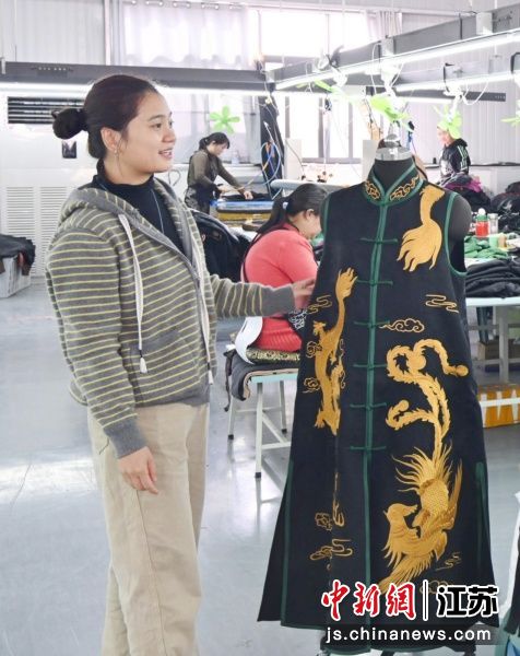 国潮服饰成品。冯威 摄 国潮服饰成品。冯威 摄