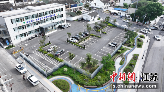 图为改造一新的停车场,秩序井然。玉祁街道 供图 图为改造一新的停车场,秩序井然。玉祁街道 供图