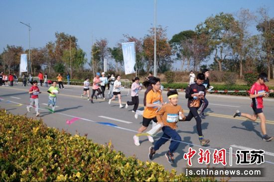 选手们在比赛中。盐都区委宣传部 供图 选手们在比赛中。盐都区委宣传部 供图