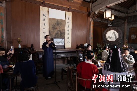 清音集活动现场;3、硕放街道图书馆精选古建筑相关书籍。硕放街道供图 清音集活动现场;3、硕放街道图书馆精选古建筑相关书籍。硕放街道供图