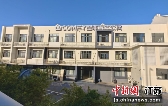 空非青年公寓外景;2、空非青年公寓温馨一角。堰桥街道 供图 空非青年公寓外景;2、空非青年公寓温馨一角。堰桥街道 供图