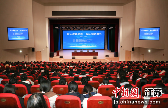 报告会现场。陈雪 摄 报告会现场。陈雪 摄