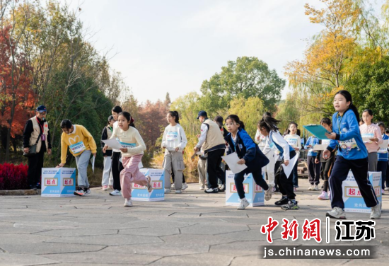 小选手们在比赛中。鸿山街道 供图 小选手们在比赛中。鸿山街道 供图
