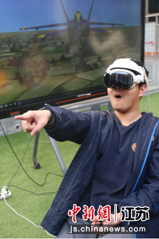 学生参与科技节。南京外国语学校仙林分校国际高中 供图 学生参与科技节。南京外国语学校仙林分校国际高中 供图