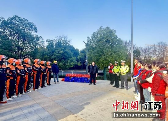 交通安全宣讲现场。九里街道 供图 交通安全宣讲现场。九里街道 供图