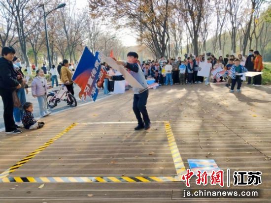 宪法拼图游戏。冯威 摄 宪法拼图游戏。冯威 摄