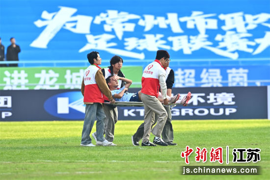 赛场上的“红色马甲”是另一支冠军队。常州市总工会 供图 赛场上的“红色马甲”是另一支冠军队。常州市总工会 供图