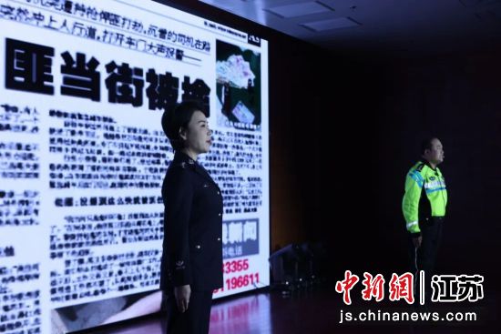 常州市公安局“致敬功模 赓续荣光”第四期“警营课堂”开讲。顾燕 摄 常州市公安局“致敬功模 赓续荣光”第四期“警营课堂”开讲。顾燕 摄