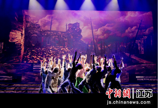 歌舞史诗《历史不可忘却世界永远铭记》。南京市演艺集团供图 歌舞史诗《历史不可忘却世界永远铭记》。南京市演艺集团供图