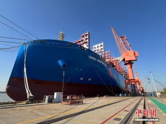 正在建造中的16000TEU甲醇双燃料集装箱船。中新网记者 朱晓颖 摄 正在建造中的16000TEU甲醇双燃料集装箱船。中新网记者 朱晓颖 摄