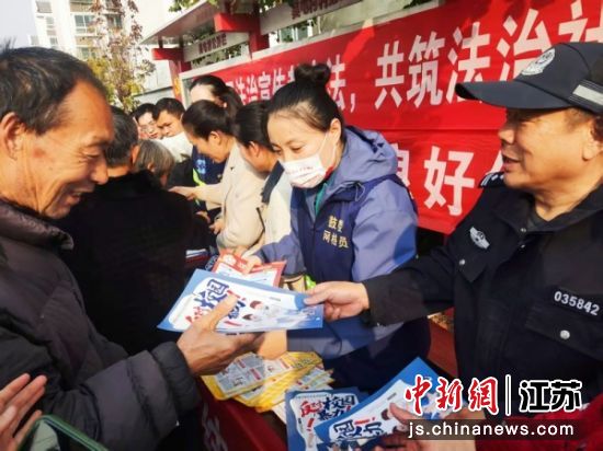 ����Ԯ��������ʦ�Ŷ���Ͻ���񾯿�չ��ͨ��ȫר���շ������� ��