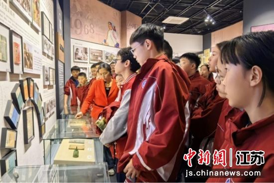 ��չ�����ߵ��Ķ���ϵ����ѧ���բ������ ��ͼ