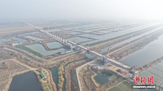 12��17�գ������ϸ����Ͼ���Ŧ��Ŀ����ӭ�½�չ��Ҷ���� ��