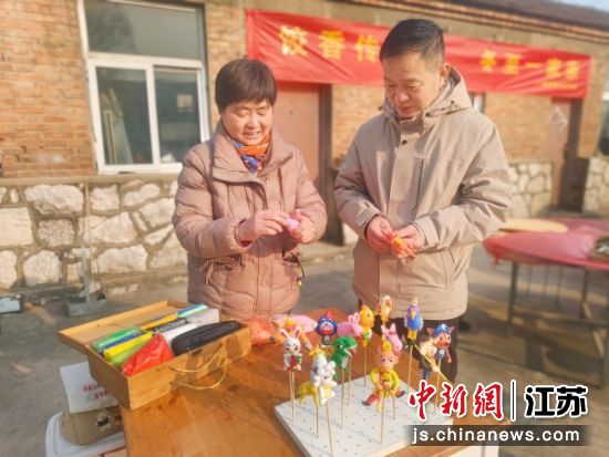 “饺香传暖意,冬至一家亲”活动现场。植物园社区 供图 “饺香传暖意,冬至一家亲”活动现场。植物园社区 供图