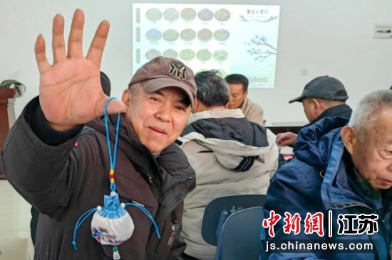 “手作玲珑包 心存草木情”活动现场。机场社区 供图 “手作玲珑包 心存草木情”活动现场。机场社区 供图