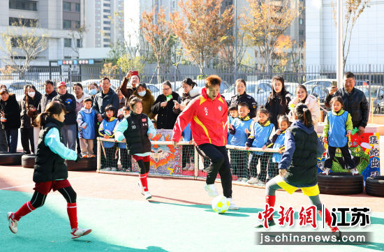 孩子们在参加体育运动。盐城经开区 供图 孩子们在参加体育运动。盐城经开区 供图