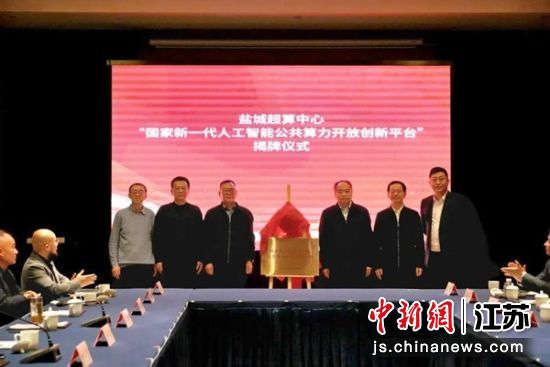 �γǳ����������ġ�������һ���˹����ܹ����������Ŵ���ƽ̨��������ʽ���γǸ����� ��ͼ