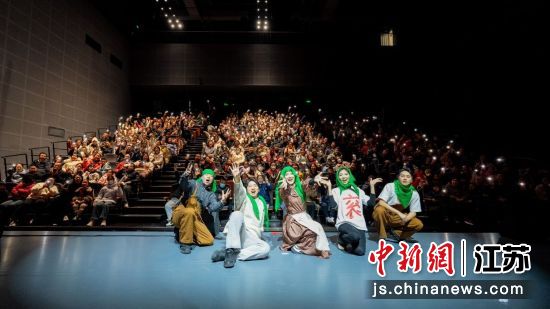 ������Ա����ں�Ӱ�����º��Ļ����� ��ͼ