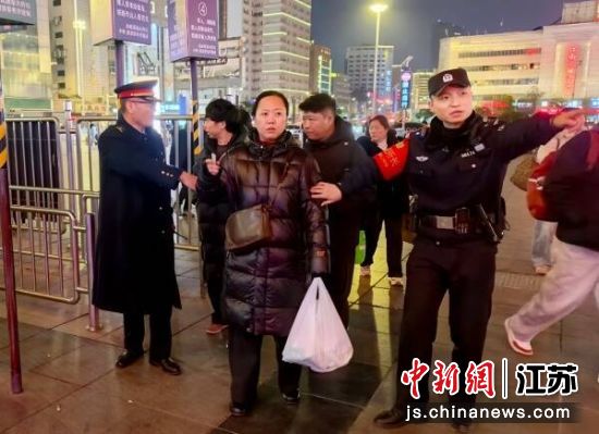 1��3�գ�����վ�ɳ������ڽ���վ��Ϊ�ÿʹ��ɽ������������ͼ