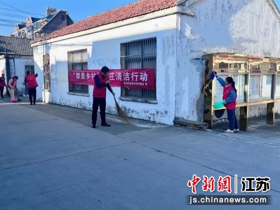 居民齐心扮靓家园。盐渎街道 供图 居民齐心扮靓家园。盐渎街道 供图