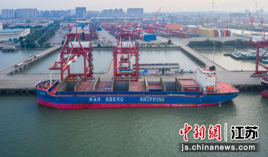 江阴港2025年外贸货物出口同比增长47.29%。江阴海事局 供图 江阴港2025年外贸货物出口同比增长47.29%。江阴海事局 供图