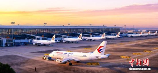 航班起降(资料图)。中国东方航空江苏有限公司 供图 航班起降(资料图)。中国东方航空江苏有限公司 供图