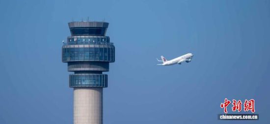 航班起降(资料图)。中国东方航空江苏有限公司 供图 航班起降(资料图)。中国东方航空江苏有限公司 供图