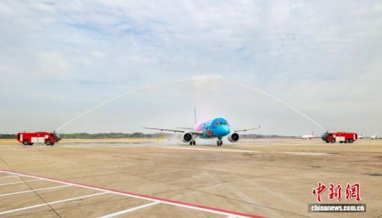 1��12�գ��Ϻ�����C919�͹�����ɻ��׷ɹ������Ͼ����ߡ����շɻ��������Ͼ�»�ڹ��ʻ�����������ˮ�š��������� ��