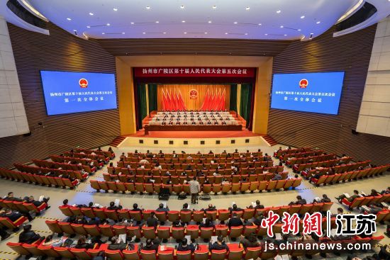 1��14�գ������й�����ʮ���˴���λ��鿪Ļ����������ý������ ��ͼ