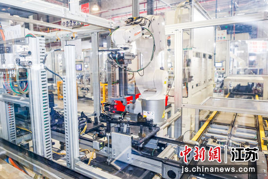 佛吉亚盐城工厂生产车间。盐城经开区党政办 供图 佛吉亚盐城工厂生产车间。盐城经开区党政办 供图