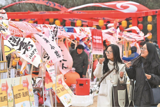 图为1月17日,2026“水韵江苏·邀您过大年”文旅消费促进活动现场。 本报记者 余萍 摄 图为1月17日,2026“水韵江苏·邀您过大年”文旅消费促进活动现场。 本报记者 余萍 摄
