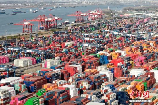 2025年12月,航拍长江沿线南京龙潭港进出口集装箱码头。(无人机照片) 中新社记者 泱波 摄 2025年12月,航拍长江沿线南京龙潭港进出口集装箱码头。(无人机照片) 中新社记者 泱波 摄