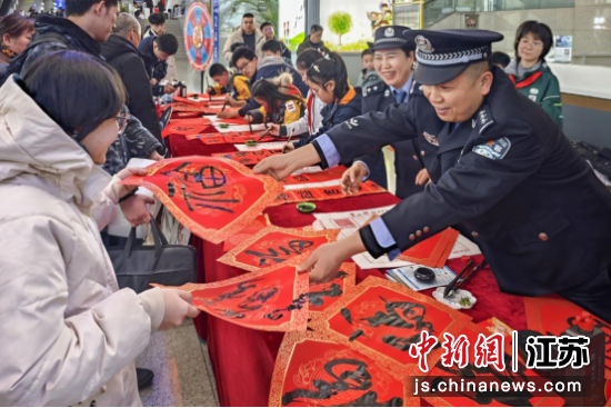 �Ͼ���·�������񾯽�д�õġ��������͸��ÿ͡����������� �� ��