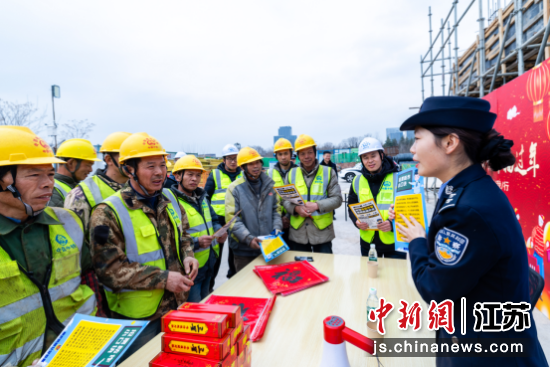 �Ͼ���վ�ɳ�����������С�ֶ���Ϊ�����ǿ�չ��ȫ��������ͨ�׵����Դ��ɽ���Ͼ���·��������ͼ