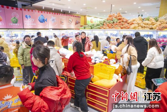 市民选购商品。沭阳县委宣传部 供图 市民选购商品。沭阳县委宣传部 供图