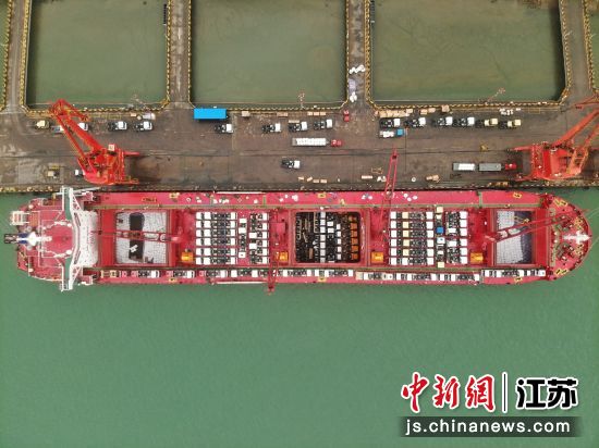 “融平海”轮装载331辆国产工程车辆启航。张家港海事局 供图 “融平海”轮装载331辆国产工程车辆启航。张家港海事局 供图