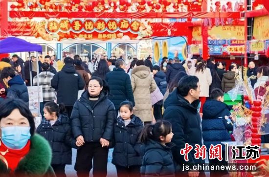 消费市场热闹红火。盐渎街道 供图 消费市场热闹红火。盐渎街道 供图