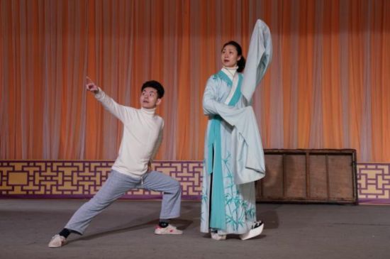 (���γ��л������������ڣ�Ϊ����չ�ݾ��Ĵ�ĥ�Ļ������ڽ�������������С���Ϊ��衡���Ϊ��С�򡣶�������)